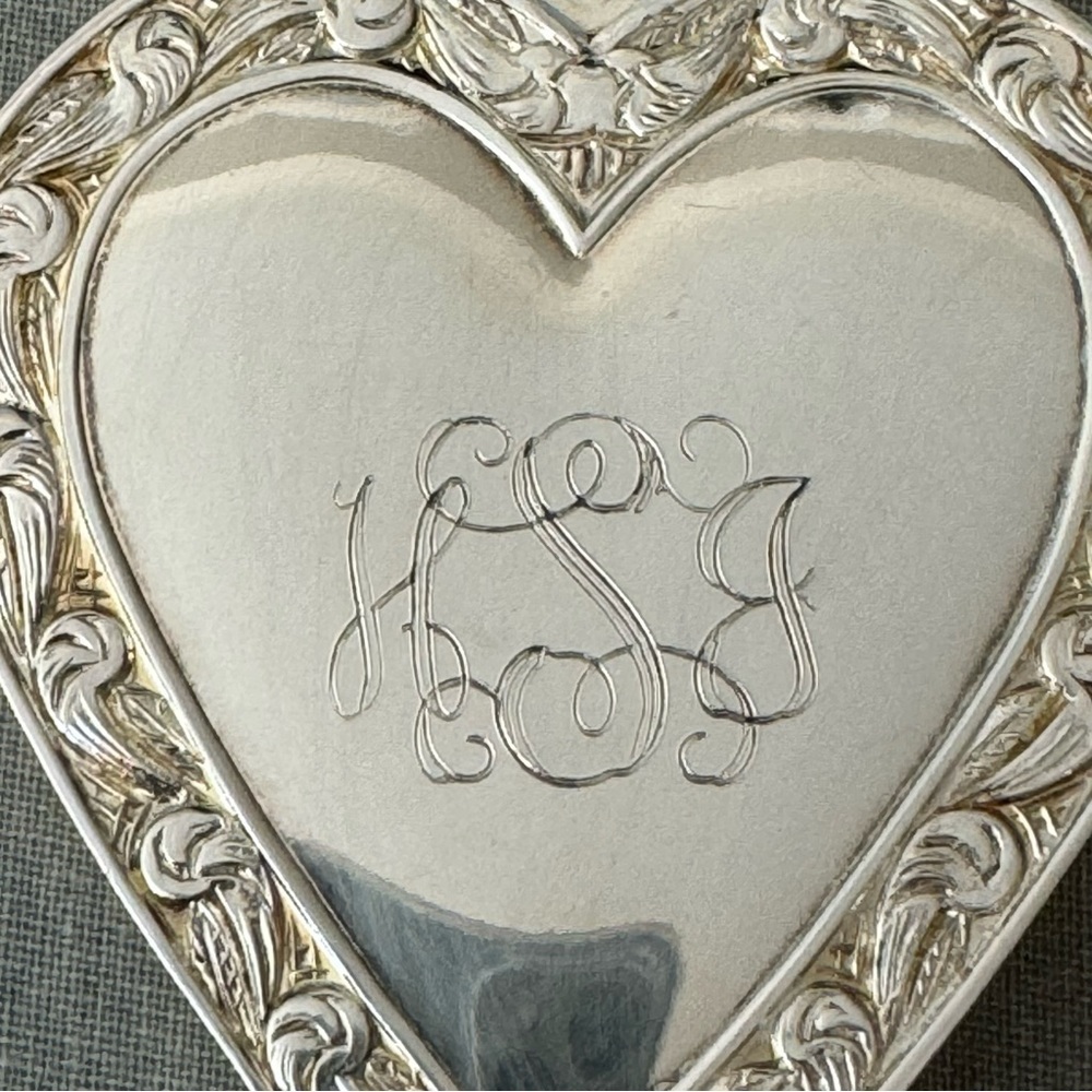 REED & BARTON Vintage Silverplated Trinket Heart Box Engraved “HSJ” or “HJS” - Picture 6 of 14